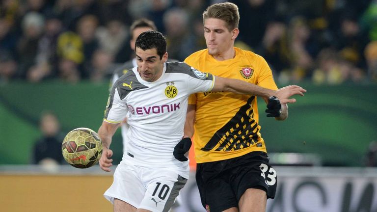 Sein Profidebüt feierte er 2015 als 20-Jähriger in der 3. Liga für Dynamo Dresden, einen Monat später durfte er dann auch im DFB-Pokal im Duell mit Borussia Dortmund (0:2) ran.