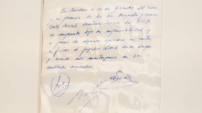 Die originale Papierserviette mit der Absichtserklärung zwischen dem FC Barcelona und Lionel Messi.