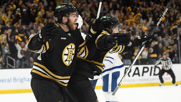 Die Boston Bruins feiern den Einzug in die nächste Playoff-Runde. 