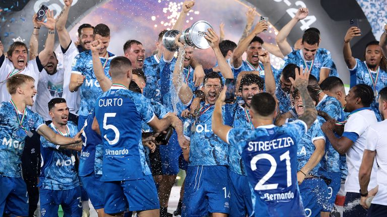 Como Calcio kehrt nach 21 Jahren wieder in die Serie A zurück. 