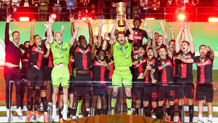 Bayer 04 Leverkusen feiert den Pokalsieg.