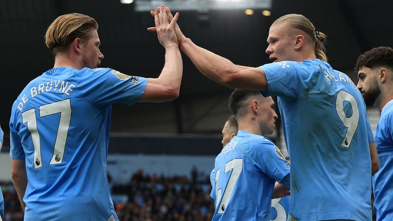 Kevin de Bruyne (l.) und Erling Haaland wollen am Sonntag den Meistertitel mit Manchester City feiern.