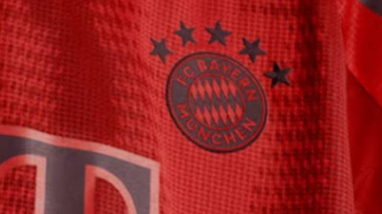 Der FC Bayern hat am Montag mit Adidas das neue Heimtrikot vorgestellt.