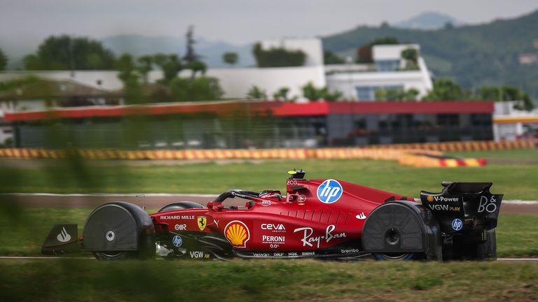 Beim Ferrari-Test in Fiorano wurden experimentelle Schutzbleche ausprobiert.
