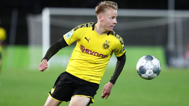 Anschließend kehrte er wieder zu Dortmund zurück - allerdings in die zweite Mannschaft. Der Durchbruch zu den Profis gelang ihm nicht, stattdessen wechselte er 2020 zum SC Paderborn und ein Jahr später zum VfB.