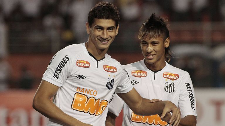 Ganso und Neymar werden beim FC Santos beste Freunde, ihre Karrieren könnten sich kaum unterschiedlicher entwickeln.