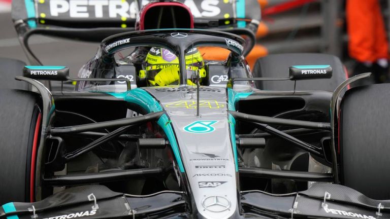 Lewis Hamilton überrascht zum Auftakt in Monaco.