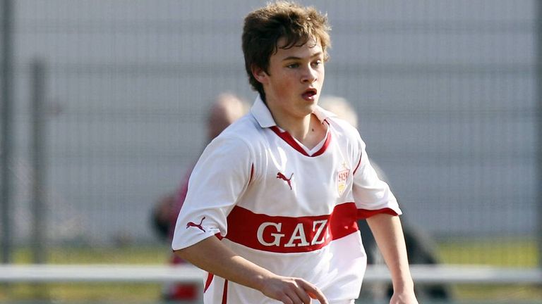 Geboren in Rottweil, spielte Joshua Kimmich bis zur U19 beim VfB Stuttgart. 2013 wechselte er für eine halbe Million Euro dann zu ...