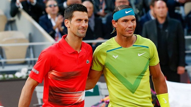 Novak Djokovic (l.) und der langjährige Rivale Rafael Nadal.