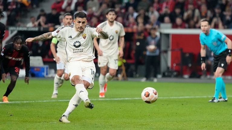 Roma's Leandro Paredes scores on a penalty kick during the Europa League second leg semi-final soccer match between Leverkusen and Roma at the BayArena in Leverkusen, Germany, Thursday, May 9, 2024. (AP Photo/Matthias Schrader)