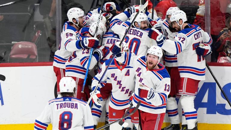 Die New York Rangers gewinnen das dramatisches Spiel drei in den Conference Finals gegen die Florida Panthers. 