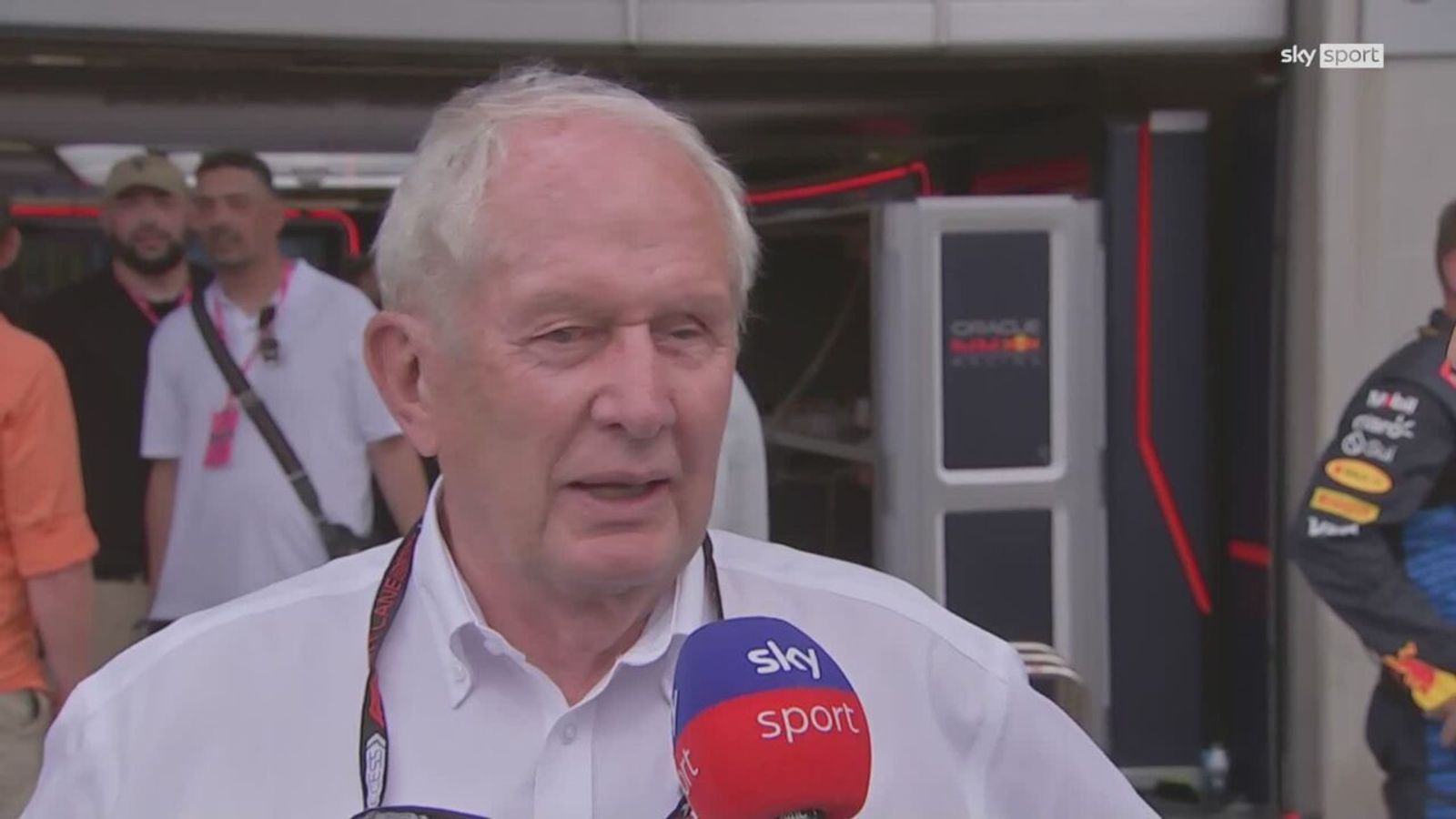 Dr. Helmut Marko nimmt Max Verstappen nach Crash in Spielberg in Schutz ...