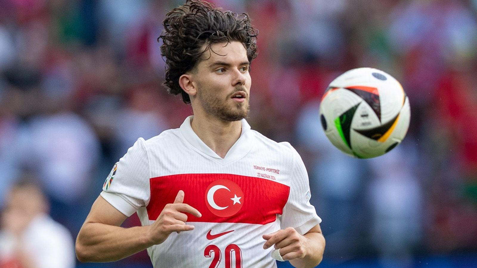 Ferdi Kadioglu steht beim BVB als Ersatz für Ian Maatsen auf der