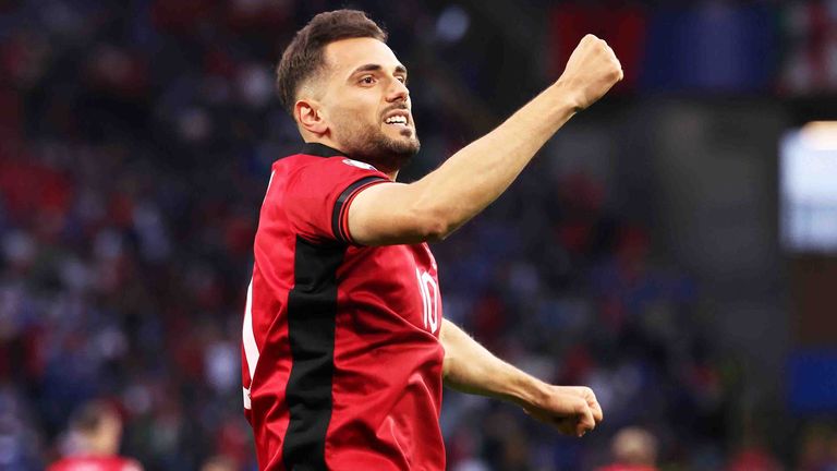 Nedim Bajrami trifft für Albanien gegen Italien nach nur 23 Sekunden in die Maschen.