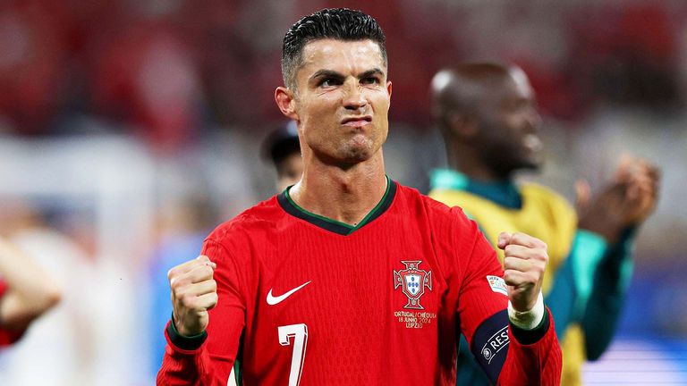Cristiano Ronaldo und Portugal siegen dank eines Treffers in der Nachspielzeit gegen Tschechien. 
