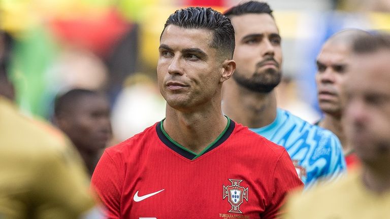Cristiano Ronaldo hat sich mit Portugal bereits für das EM-Achtelfinale qualifiziert.