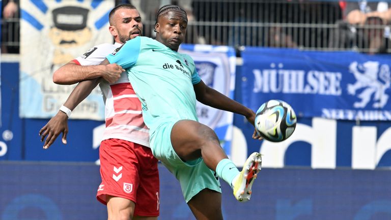 Mansour Ouro-Tagba wechselt zum 1. FC Köln - und wird direkt an den Jahn verliehen.