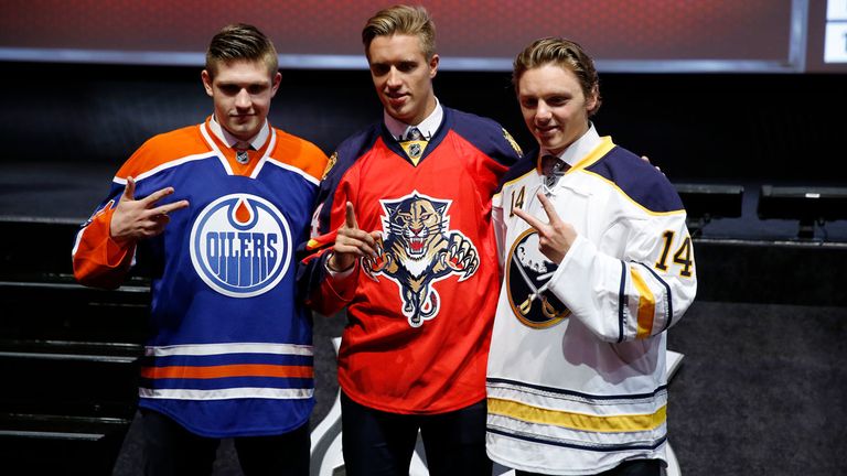 Leon Goretzka zusammen mit Aaron Ekblad (M.) und Sam Reinhart (r.) beim NHL Draft 2014.