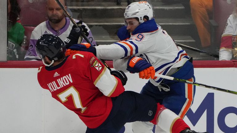 Leon Draisaitl (r.) und die Edmonton Oilers müssen in Spiel 3 der Stanley Cup Finals gegen die Florida Panthers unnötige Strafen vermeiden. 