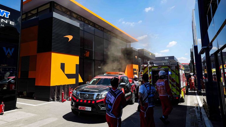 Im Fahrerlager bei McLaren kommt es in Barcelona zu einem Feuerausbruch.