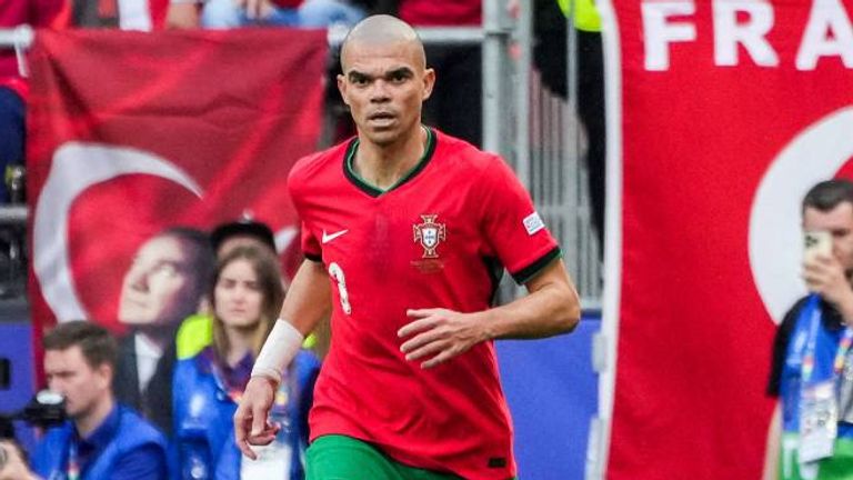 ÄLTESTER SPIELER: Pepe (Portugal) kam bei der EM 2024 gegen Tschechien im Alter von 41 Jahren und 113 Tagen zum Einsatz.