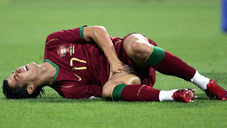 NÜRNBERG (1 Spiel, 0 Tore): Schmerzhafte Erinnerungen hat Ronaldo an das Max-Morlock-Stadion. Im WM-Achtelfinale gegen die Niederlande musste er verletzungsbedingt nach 34 Minuten bereits ausgewechselt werden.