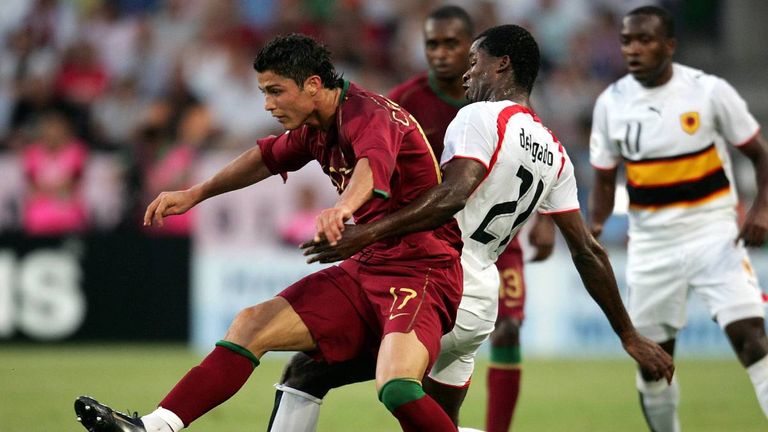 KÖLN (1 Spiel, 0 Tore): Während der WM 2006 gab Cristiano Ronaldo auch in der Domstadt seine Visitenkarte ab. Zwar blieb er ohne Torerfolg, aber dafür war Portugal immerhin siegreich gegen Angola (2:0).