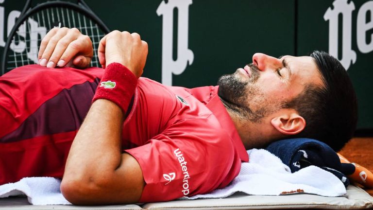 Novak Djokovic ist am Mittwochmorgen wohl in Paris operiert worden.