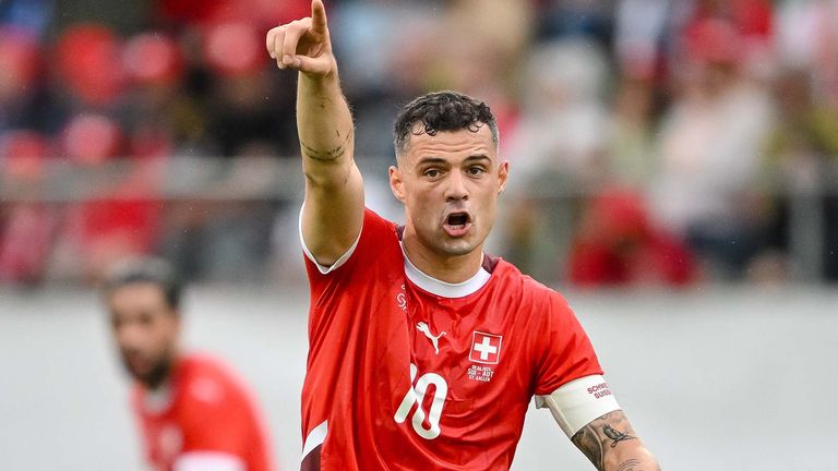 Es handelt sich um Granit Xhaka von Doublegewinner Bayer 04 Leverkusen. 