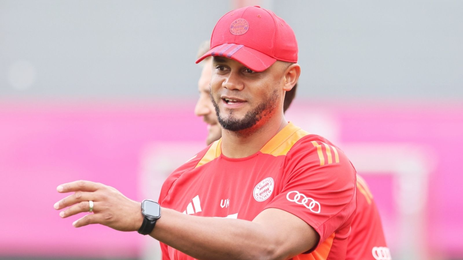 Beobachtungen zu Vincent Kompany beim ersten Training als Bayern-Coach