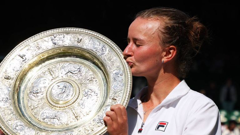 Barbora Krejcikova triumphiert erstmals in Wimbledon.