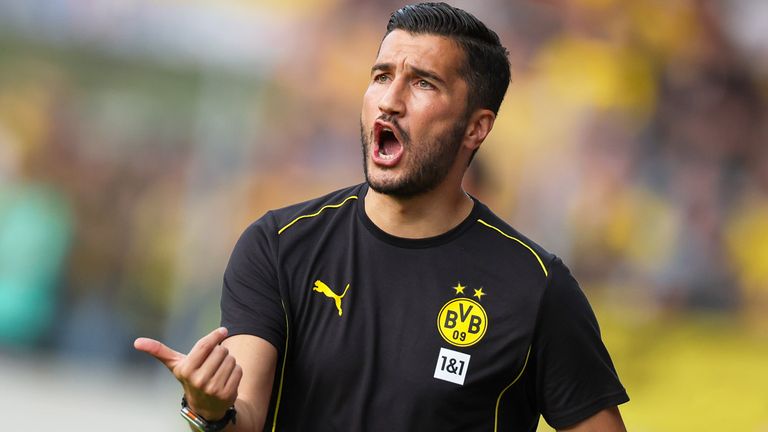 BVB-Trainer Nuri Sahin ist an der Seitenlinie sehr aktiv.