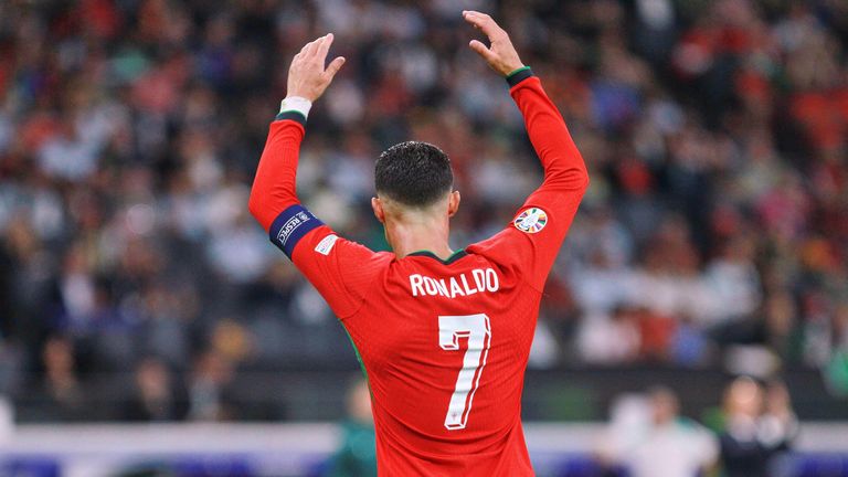 Trotz verschossenem Elfmeter und bitteren Tränen: Ronaldo und Portugal stehen im Viertelfinale! 