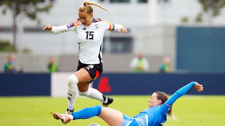Die DFB-Frauen kassieren vor dem Olympiastart eine bittere Klatsche in Island. 