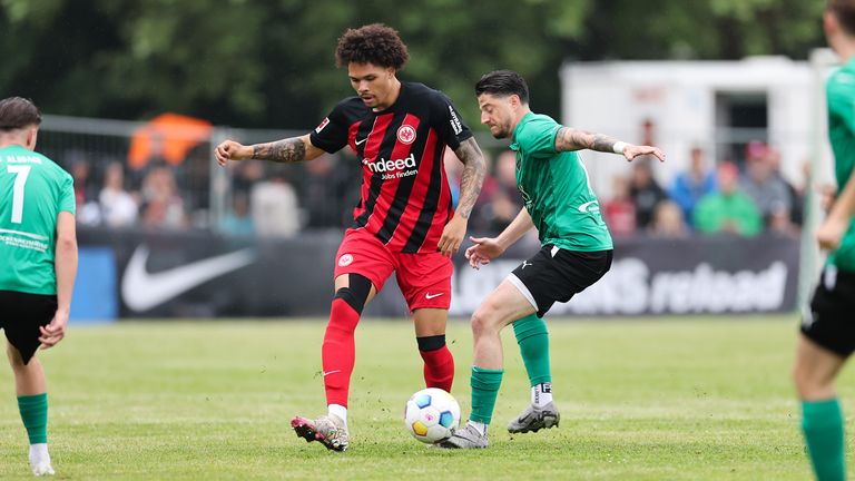 Eintracht Frankfurt testen am Mittwoch - Sky Sport überträgt das Spiel live im kostenlosen Stream.