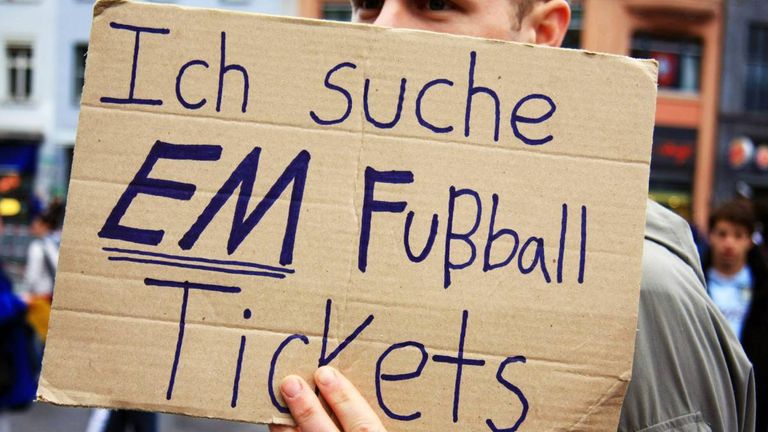 Im Falle des DFB-Halbfinaleinzuges gibt es für deutsche Fans noch eine Möglichkeit, Tickets zu bekommen. 