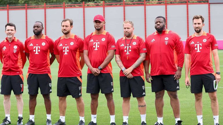 Vincent Kompany (M.) und sein Team (von links nach rechts):  Walter Gfrerer, Floribert N'Galula, Rene Maric, Aaron Danks, Rodyse Munienge und Bram Geers.