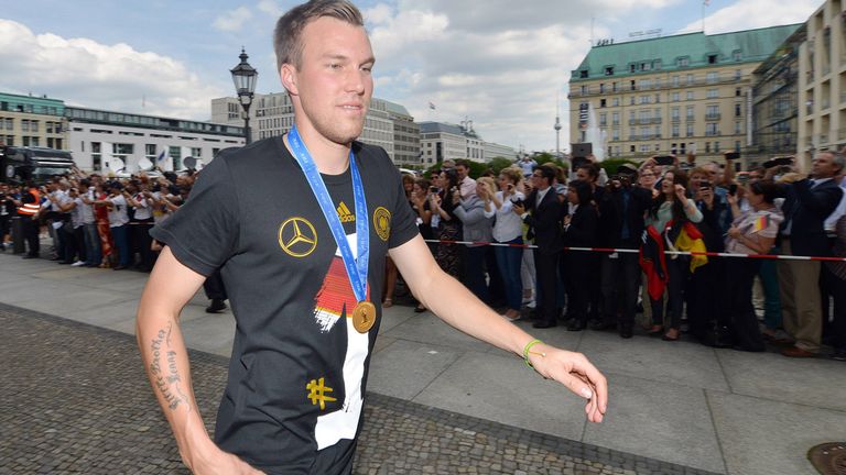 KEVIN GROßKREUTZ (35): Ewiger Dortmunder. Wohnte bis zuletzt in einer Luxus-Villa mit Blick auf das Westfalenstadion, gibt das Anwesen nun aber ab. Ist noch in der Westfalenliga 2 beim SV Wacker Obercastrop aktiv.