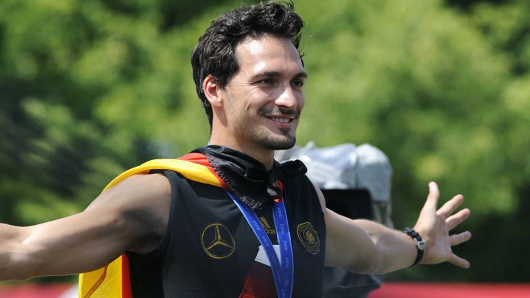 MATS HUMMELS (35): Im Juni noch mit Borussia Dortmund im Champions-League-Finale, für die Heim-EM aber nicht nominiert. Stattdessen Spanien-Urlaub und Wimbledon schauen in London - wo es sportlich weitergeht? Zahlreiche Vereine aus dem In- und Ausland zeigen Interesse.