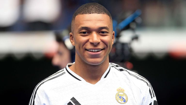 Kylian Mbappe kauft sich wohl seinen eigenen Fußballverein.