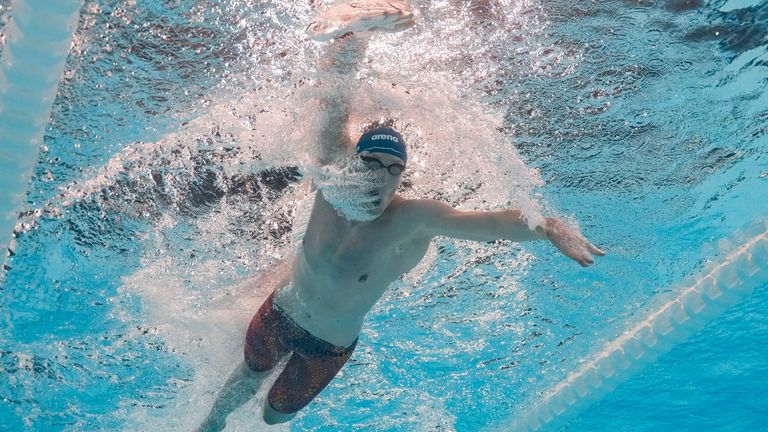 Schwimmer Lukas Märtens gewinnt Gold über 400m-Freistil.