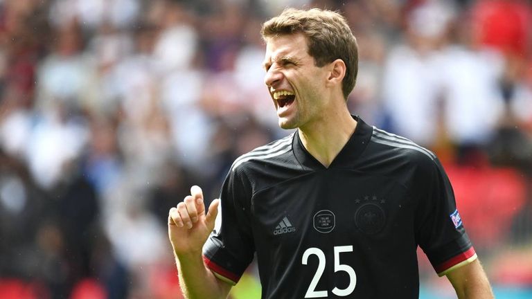 Bei der Europa-EM 2021 ist beim DFB-Team Licht und Schatten dabei. Müller steht wieder bei drei der vier Spiele in der deutschen Startelf, vergibt gegen England im Achtelfinale kurz vor Schluss allerdings den Ausgleich. 