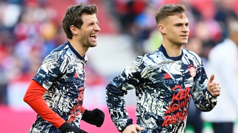 Thomas Müller und Joshua Kimmich sind mit den anderen DFB-Stars zurück im Bayern-Training. 