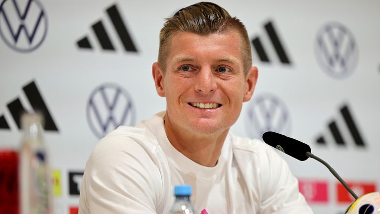 Sky zeigt ausgewählte Pressekonferenzen des DFB-Teams - heute mit Toni Kroos.