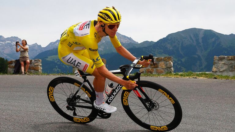 Tadej Pogacar gewinnt die schwere Alpen-Etappe und hat den Gesamtsieg bei der Tour de France so gut wie sicher. 