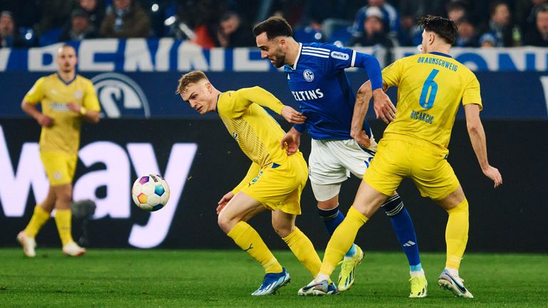 Schalke 04 bestreitet das erste Samstagabendspiel der kommenden Zweitliga-Spielzeit.