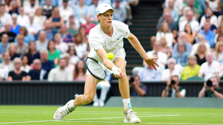 Jannik Sinner scheidet in Wimbledon gegen Daniil Medvedev aus.