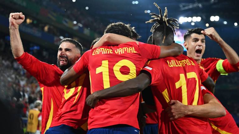 Mit einer starken Leistung hat die spanische Nationalmannschaft die Presse begeistert.
