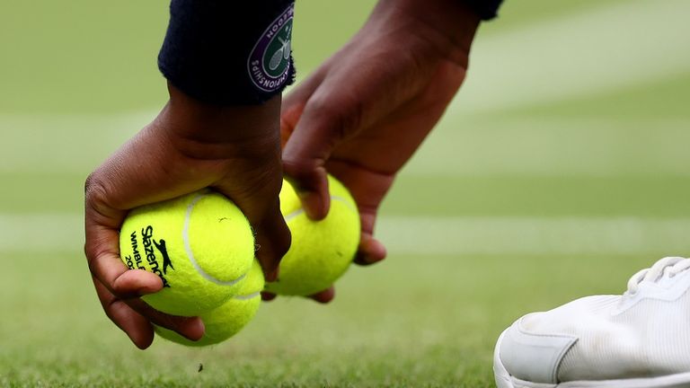 63.000 - diese unvorstellbare Anzahl von neuen Tennisbällen wird jedes Jahr für Wimbledon bestellt.