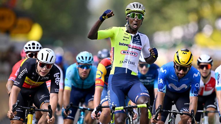 Der Eritreer Biniam Girmay gewinnt die 3. Etappe der Tour de France. 